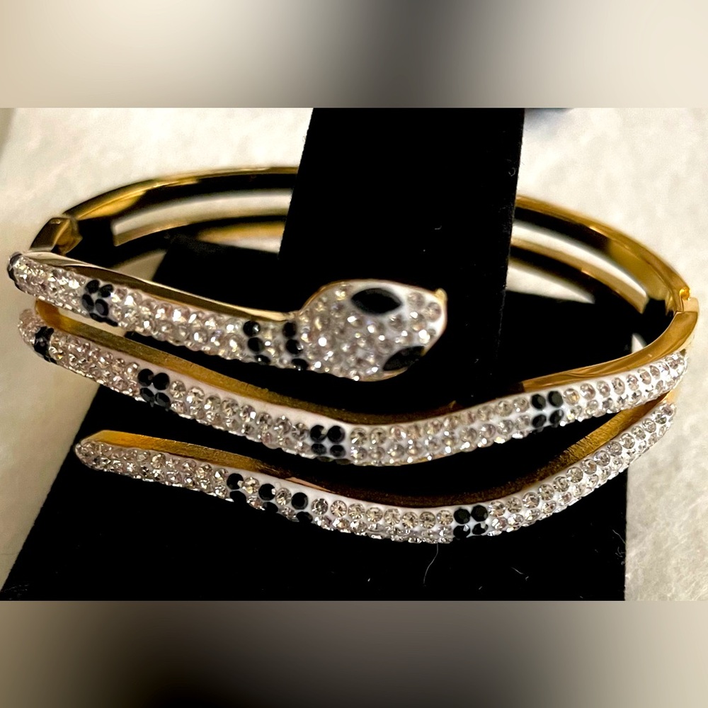Beautiful Gold Tone Finish Snake Bangle, NWOT!